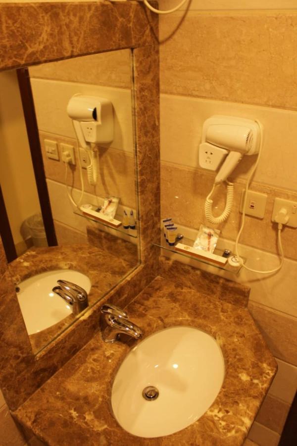 الفخامة الماسية للوحدات السكنية المفروشة Aparthotel Sidi Hamzah Luaran gambar